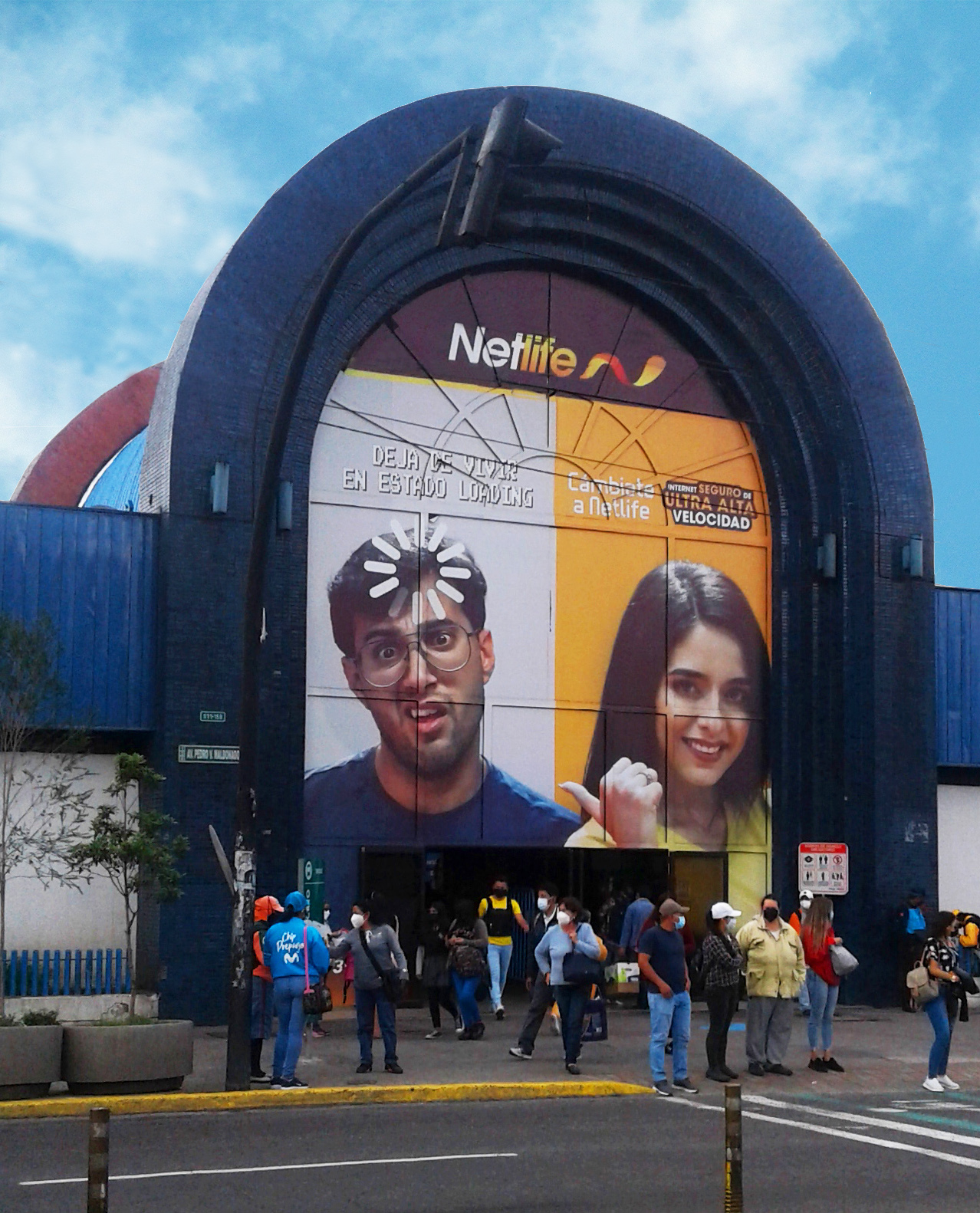 Fachada terminales recreo y río coca