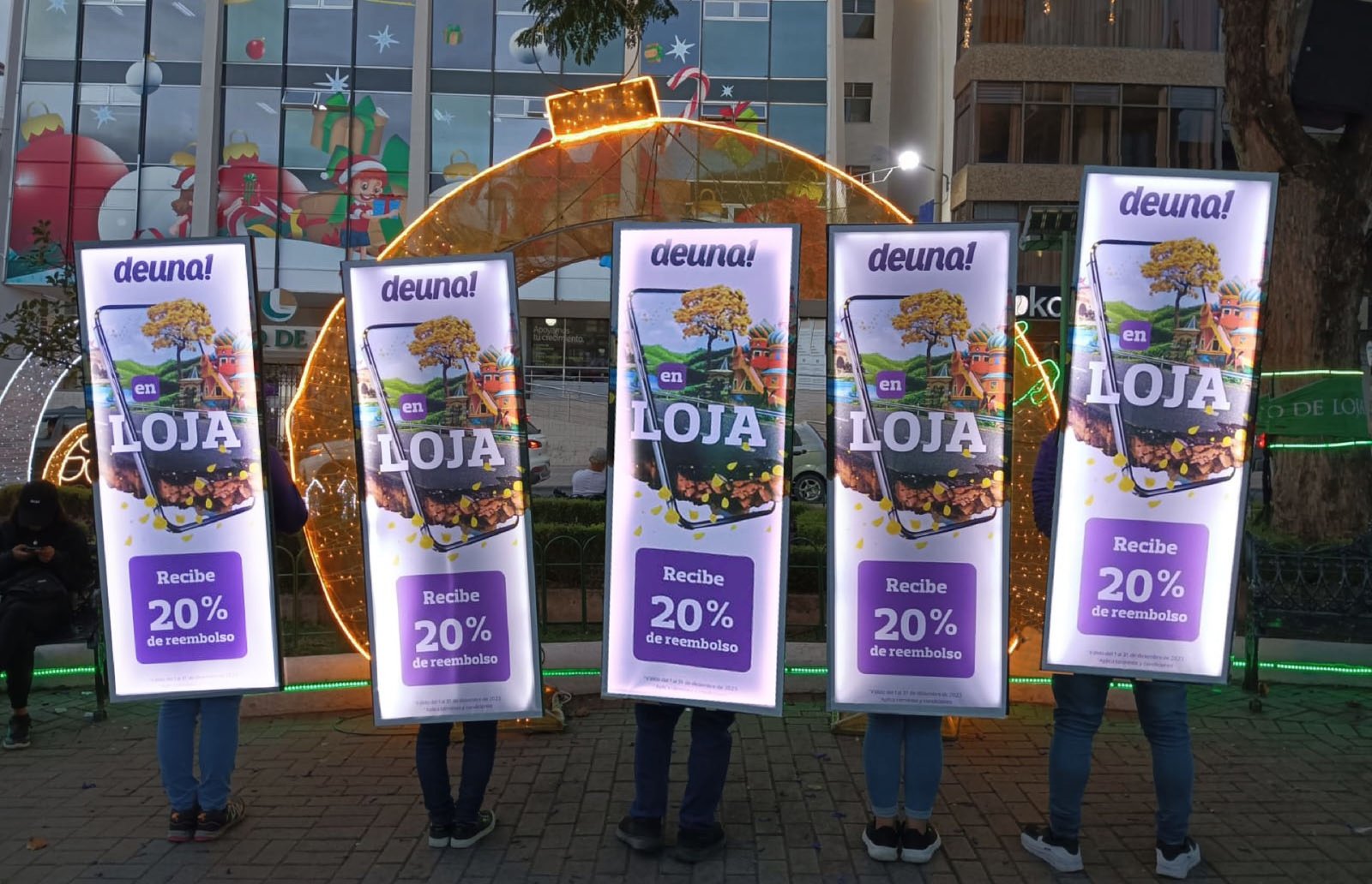 HUMAN BANNERS LEDS